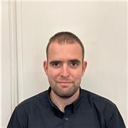 Cours de français avec Julien, professeur natif.
Formateur en FLE, je parle aussi anglais et italien.